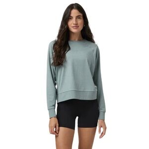 LIKE NEW Vuori Set - Vintage Pistachio Heather - halo crew + halo widelegs short